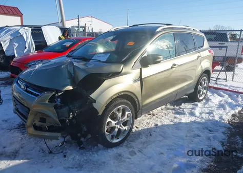 2013 Ford Escape Titanium z USA, uszkodzony, nr VIN 1FMCU0J96DUD41797